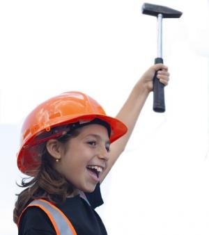 Jeune ouvrière sur chantier pour le recrutement d'apprentis mineurs