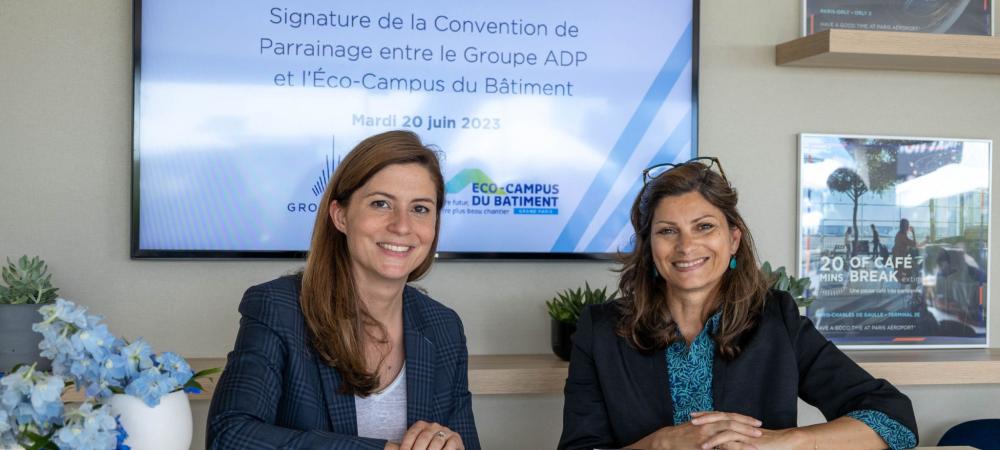 Magali Melenotte et Justine Coutard lors de la signature de la convention